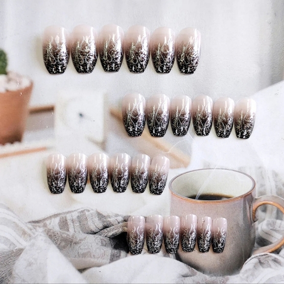 24 Pcs Dark Flame Fake Nails - Picture 2 of 7